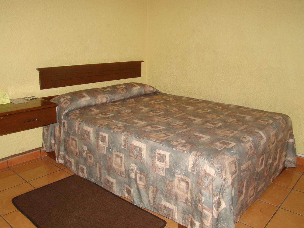מורליה Hotel Estefania מראה חיצוני תמונה